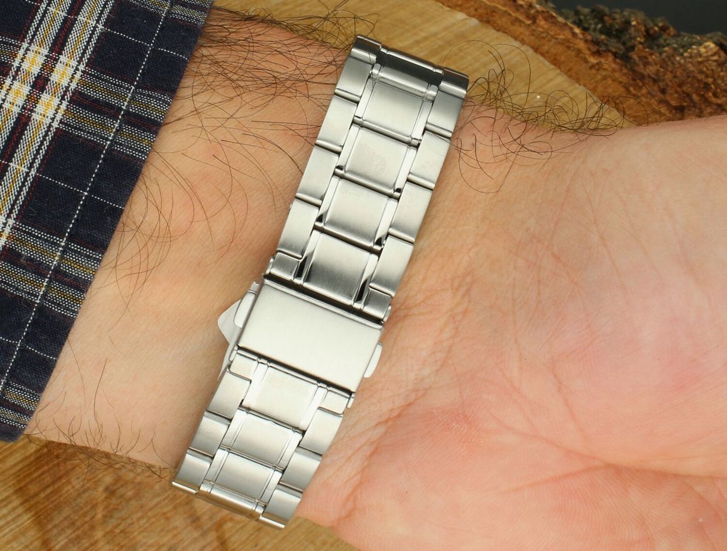 Elegancki zegarek męski JVD J1131.2 z mechanizmem Miyota, stalową kopertą 40 mm, mineralnym szkłem hartowanym, luminescencyjnymi wskazówkami i wodoszczelnością 5 ATM.1.jpg