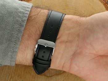 Elegancki zegarek męski JVD J1131.4 z czarnym skórzanym paskiem, srebrną kopertą stalową, japońskim mechanizmem Miyota, luminescencyjnymi wskazówkami i funkcją kalendarza. Wodoszczelność 5 ATM.6.jpg