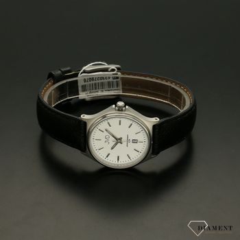 Zegarek damski JVD J4151.1 Klasyczny na czarnym pasku. Tarcza zegarka w kolorze białym z indeksami w kolorze srebrnym zapewnia przejrzysty i nowoczesny wygląd (3).jpg