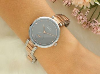 Zegarek damski JVD J4171.2 z szarą tarczą, różano-złotym wykończeniem IPRose, mechanizmem Miyota i szkłem mineralnym. Koperta 33 mm, stalowa bransoleta, elegancki styl.2s.jpg