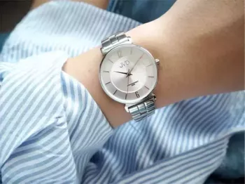 Elegancki zegarek JVD J4184.1 z kopertą 35 mm, mechanizm Miyota, szkło mineralne, stal nierdzewna, klasyczny pasek, wodoszczelność 5 ATM. Idealny na co dzień i na prezent.2.webp