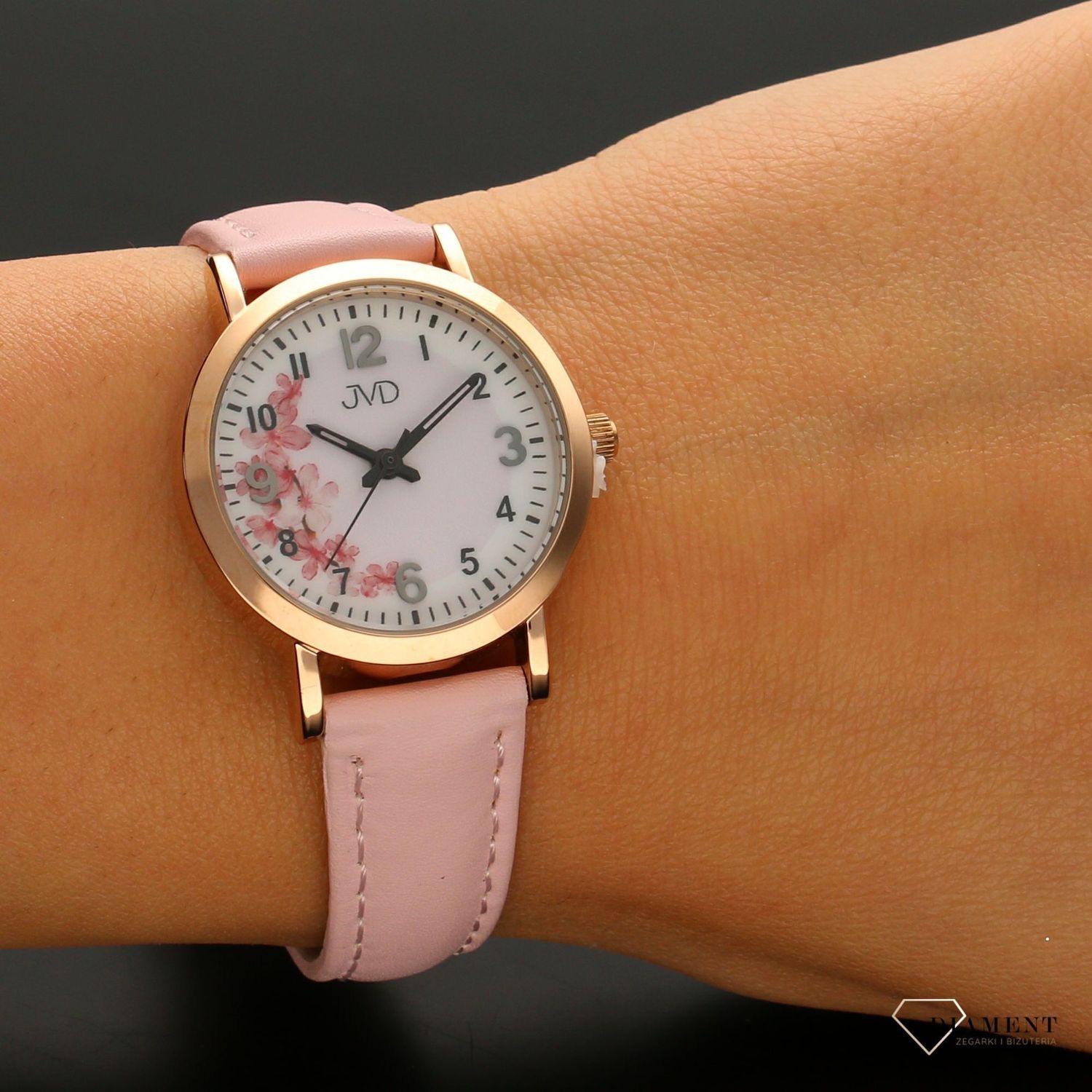 Zegarek ⌚  dla dziewczynki J7184.18 JVD dziecięcy✓Zegarki dziecięce ✓Zegarek z kwiatkami✓ Zegarki dla dzieci ✓ Autoryzowany sklep✓ Kurier Gratis 24h✓ Gwarancja najniższej ceny✓ Grawer 0zł✓Zwrot 30 dni✓Negocjacje ➤Zapraszamy!.jpg