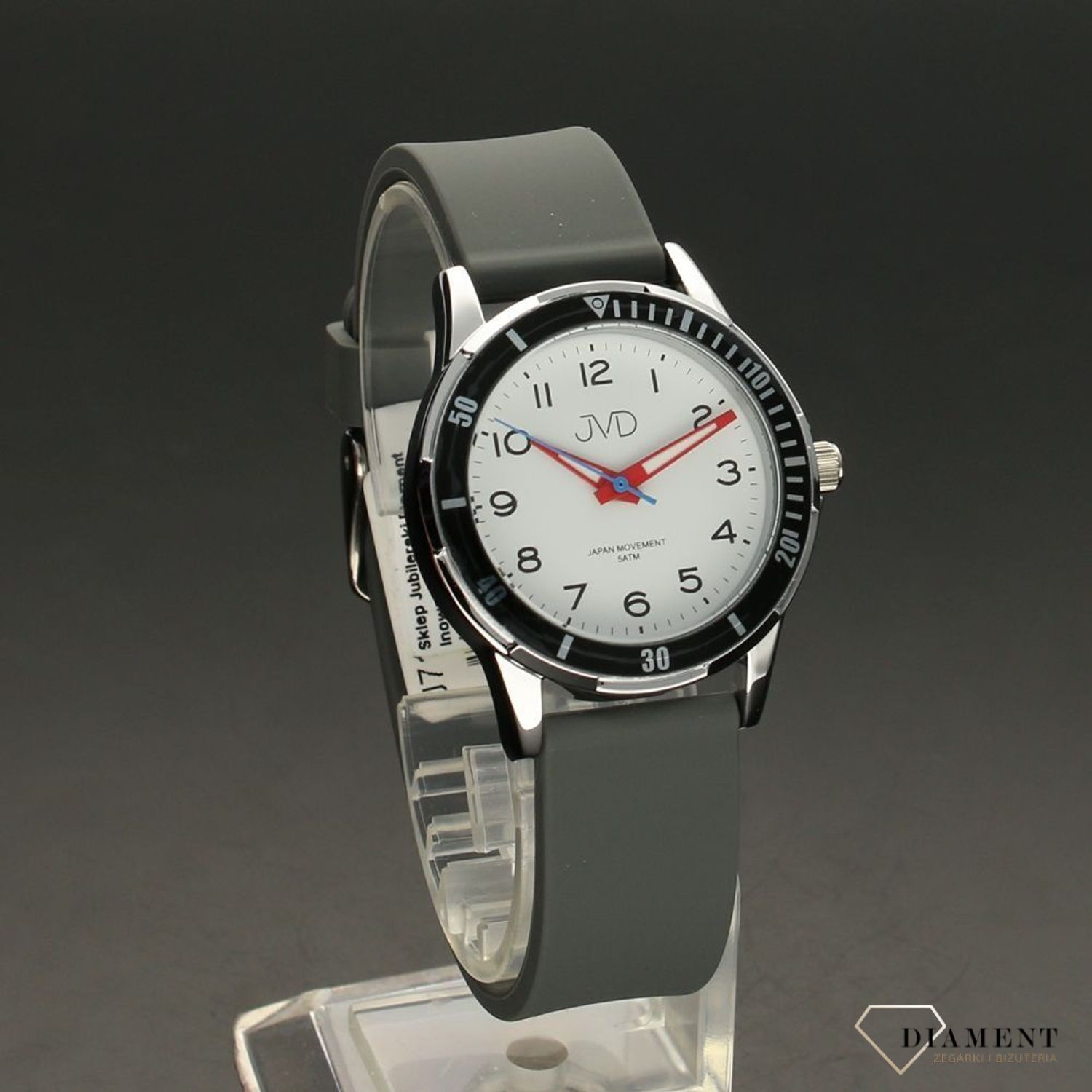 Klasyczny zegarek dziecięcy z silikonowym paskiem i białą, wyraźną tarcza. Zegarek jest świetnym pomysłem na prezent dla chłopca..jpg