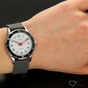 Klasyczny zegarek dziecięcy z silikonowym paskiem i białą, wyraźną tarcza. Zegarek jest świetnym pomysłem na prezent dla chłopca (1).jpg