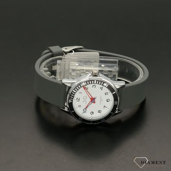 Klasyczny zegarek dziecięcy z silikonowym paskiem i białą, wyraźną tarcza. Zegarek jest świetnym pomysłem na prezent dla chłopca (4).jpg