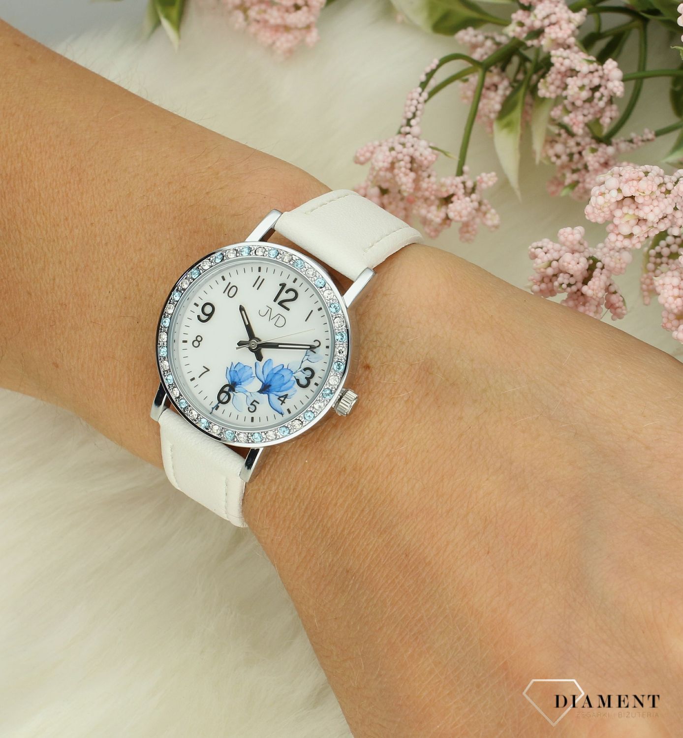 Zegarek dla dziewczynki JVD z cyrkoniami na białym pasku J7207.3.jpg