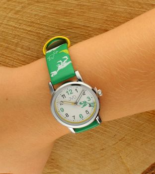 Zegarek dla chłopca JVD zielony w dinozaury J7213.3. Zegarek dziecięcy JVD. Zegarek dla chłopca. Zegarek dziecięcy zielony (1).jpg
