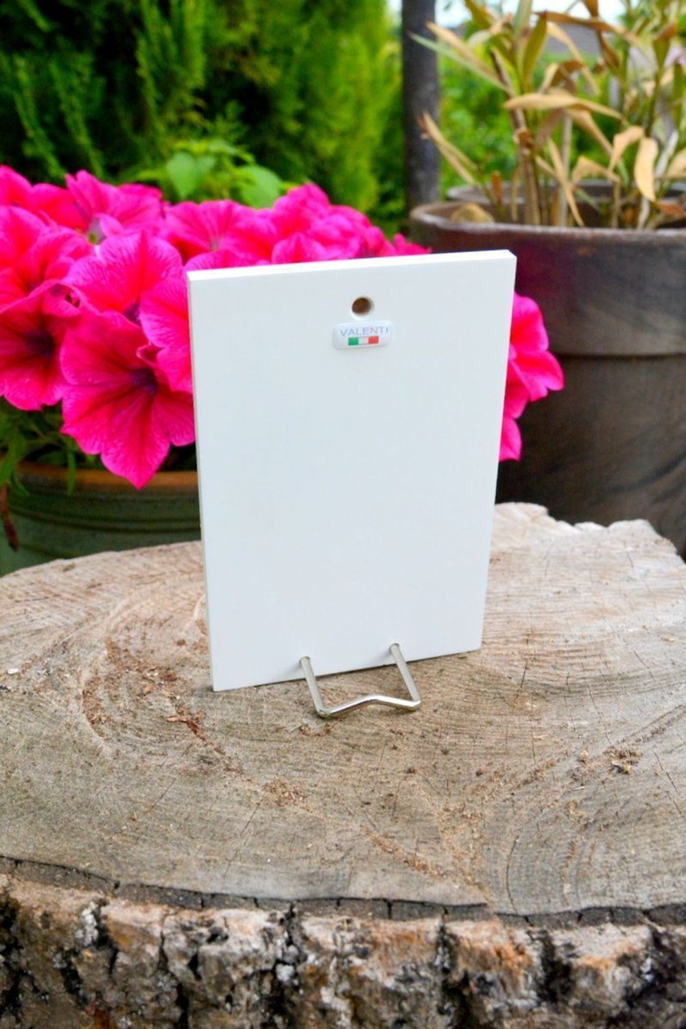 Obrazek srebrny z wizerunkiem chłopca pochylającego się nad kielichem to doskonała pamiątka Pierwszej Komunii Świętej, która odda piękno tego sakramentu (1).jpg