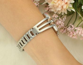 Elegancki zegarek damski JVD JC679.3 z różano-złotą kopertą, stalową bransoletą, mechanizmem Citizen Miyota, szkłem mineralnym i wodoszczelnością 5 ATM. Klasyka w nowoczesnym wydaniu.3a.jpg