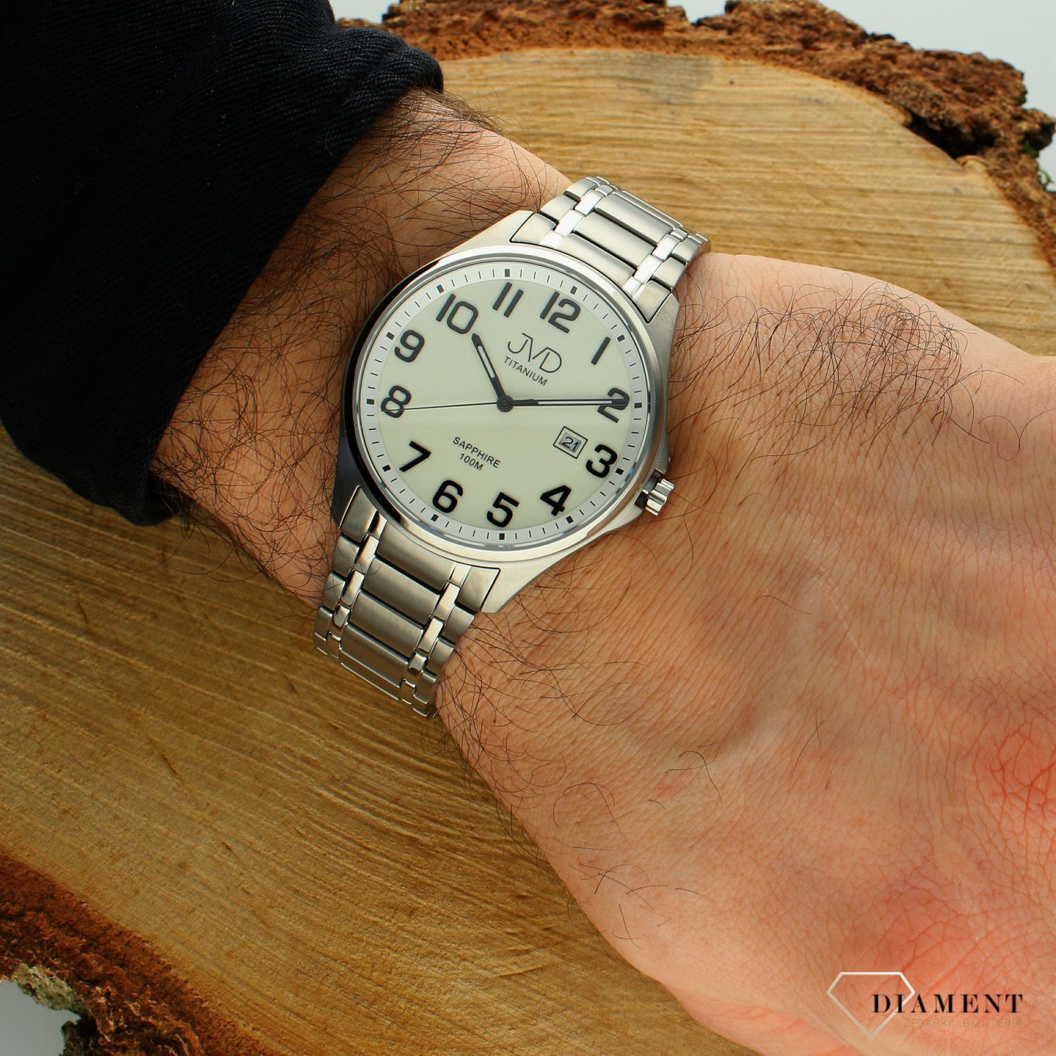 Zegarek męski JVD na bransolecie tytanowy z szafirowym szkłem JE2002.1.  Męski zegarek tytanowy na bransolecie. Zegarek męski z szafirowym szkłem. Zegarek męski JVD tytanowy. Zegarek na bransolecie z czytelną tarczą. Męski zegarek na prezent.jpg