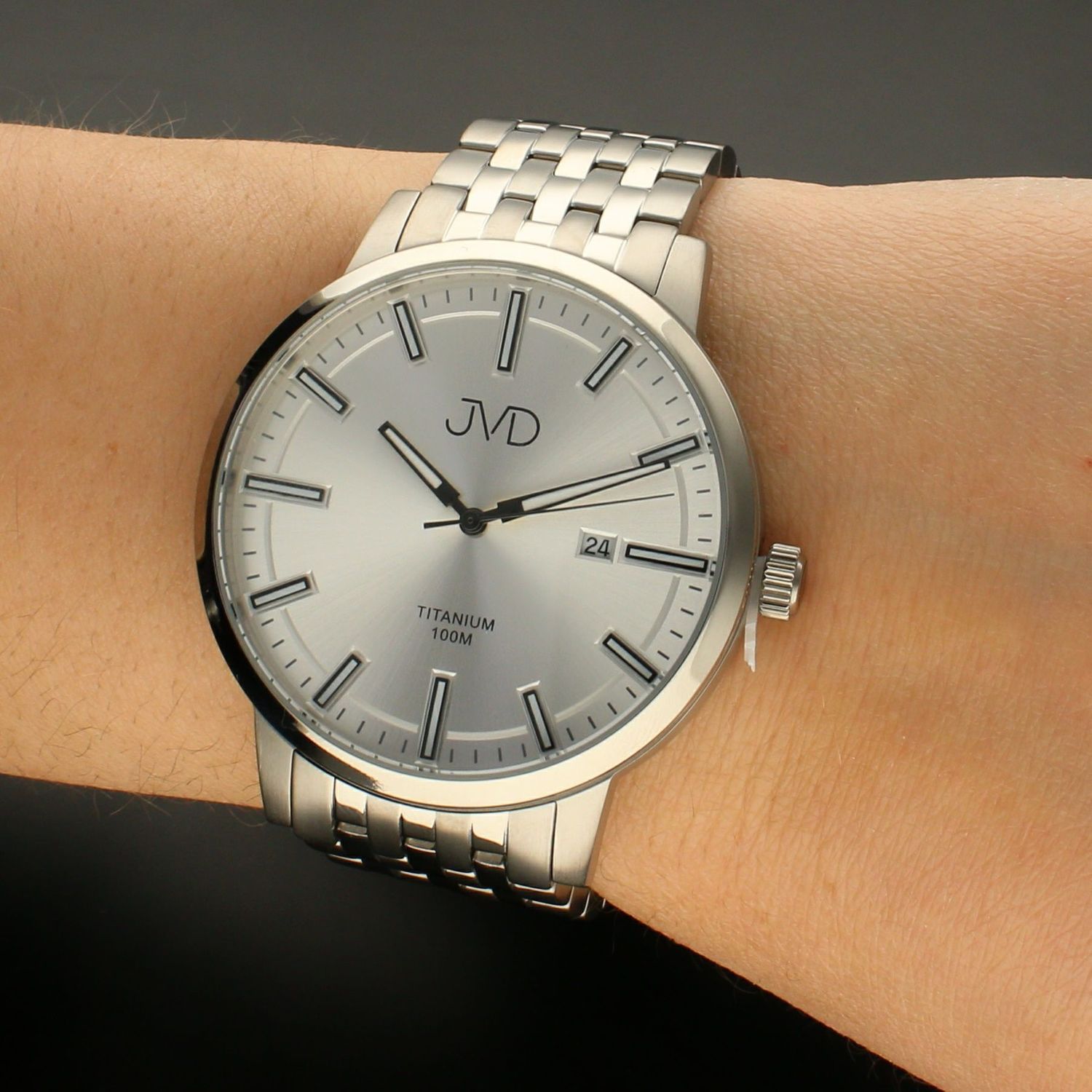 Zegarek męski na bransolecie tytanowy JVD JE2004.1. Zegarek męski srebrny. Zegarek tytanowy. Zegarek męski na bransolecie. Zegarek z datownikiem. Zegarek męski klasyczny..jpg