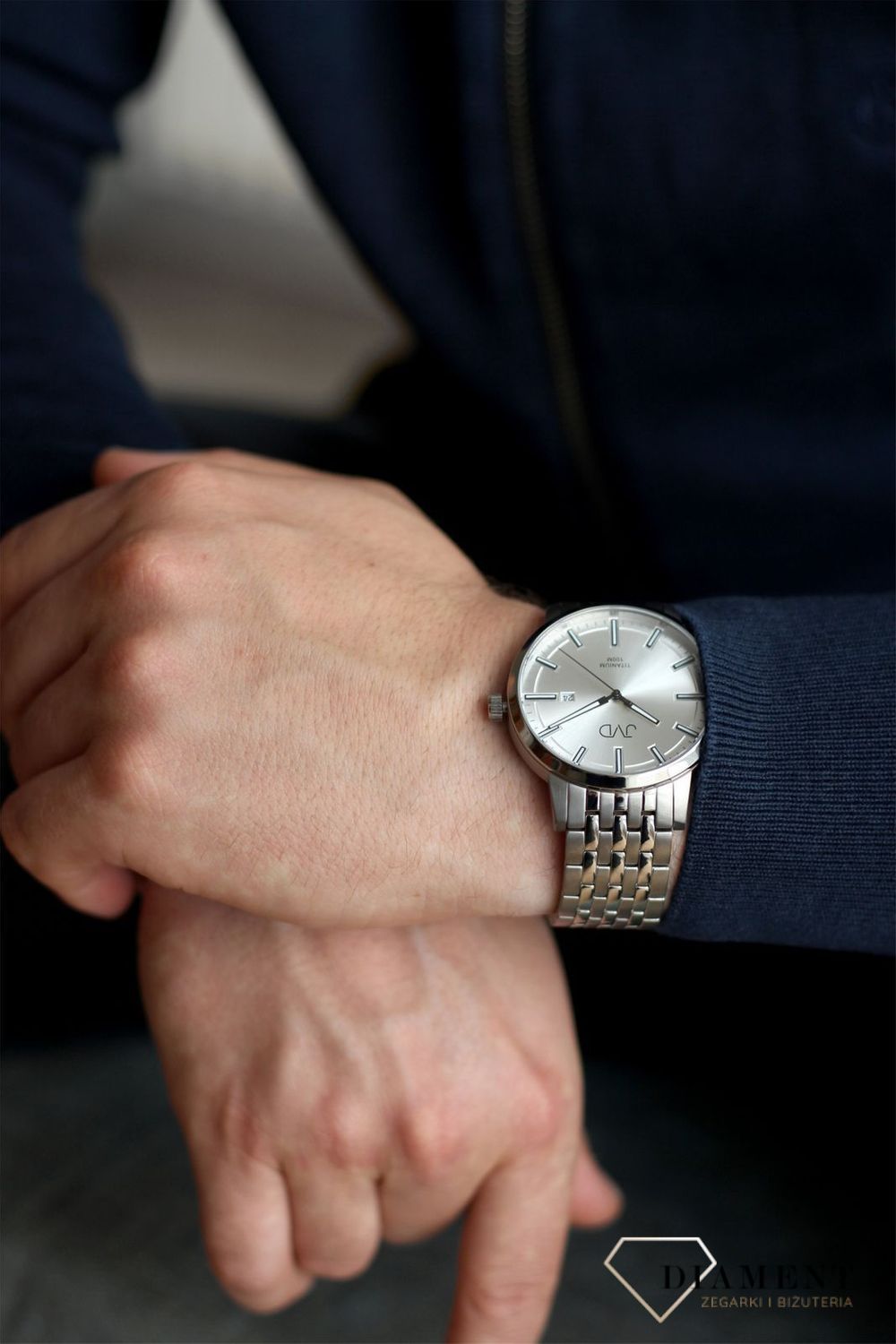 Zegarek męski na bransolecie tytanowy JVD JE2004.1. Zegarek męski srebrny. Zegarek tytanowy. Zegarek męski na bransolecie. Zegarek z datownikiem. Zegarek męski klasyczny..jpg