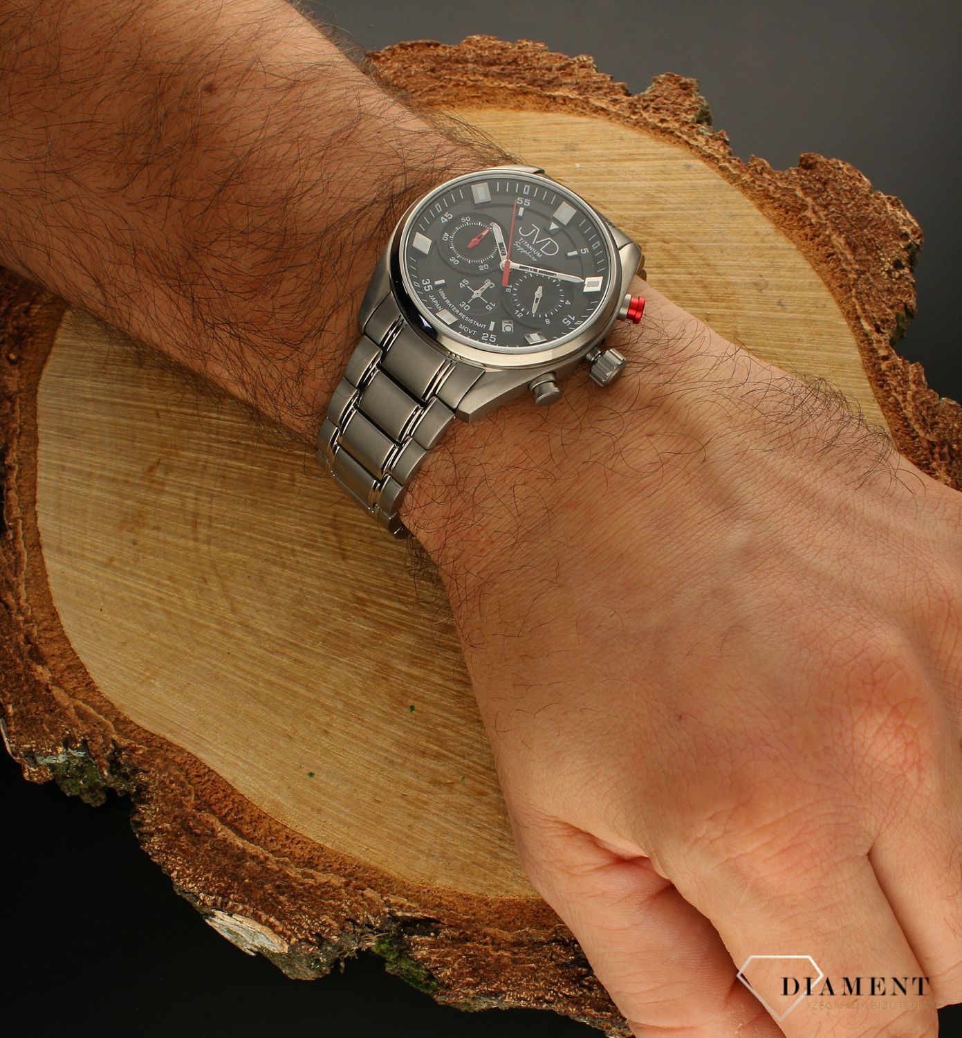 Zegarek męski JVD tytanowy na bransolecie Chronograf JE2005.1.  Zegarek męski srebrny. Zegarek tytanowy. Zegarek męski na bransolecie. Zegarek z datownikiem. Zegarek męski klasyczny. Zegarek ze stoperem. Zegarek idealny na prezent..jpg