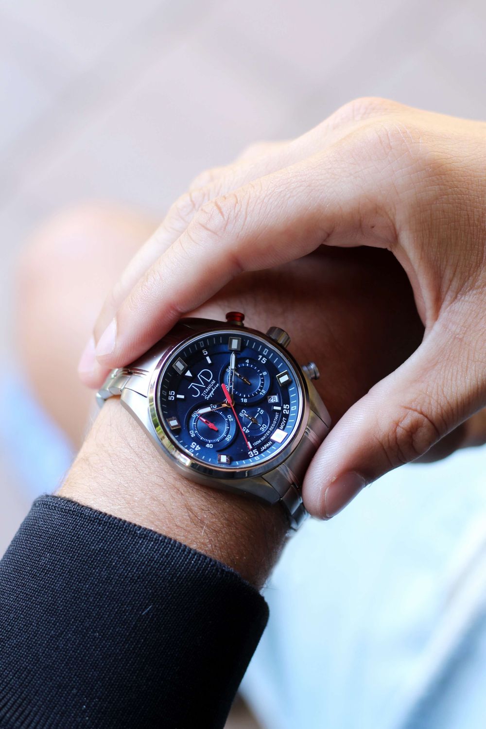 Zegarek męski JVD tytanowy na bransolecie Chronograf granat JE2005.2. Zegarek męski srebrny. Zegarek tytanowy. Zegarek męski na bransolecie. Zegarek z datownikiem. Zegarek męski klasyczny. Zegarek ze stoperem. Zegarek idealn.jpg