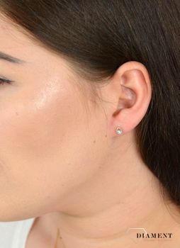 Złote kolczyki łezki z Diamentami 585 JE5279Y. Złote kolczyki wykonane z próby 585 w kształcie łezki z 2 diamentami (5).JPG
