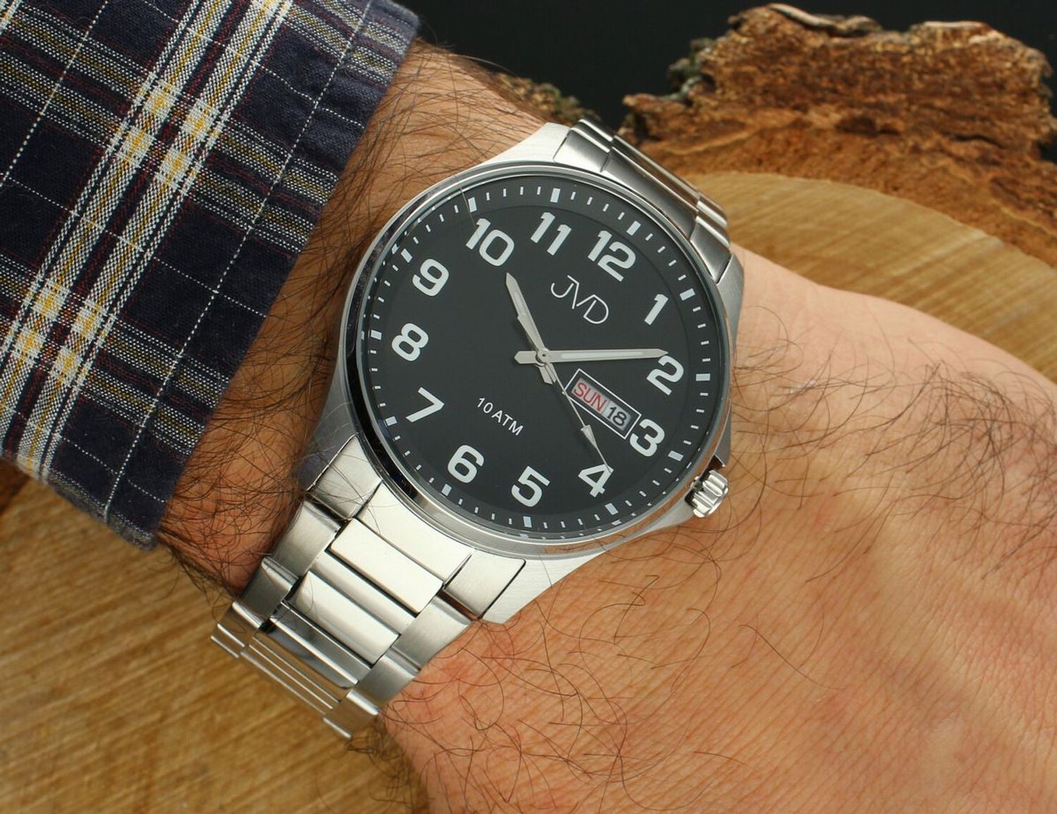 JVD JE611.3 – sportowy zegarek męski z japońskim mechanizmem Miyota, czarną kopertą, srebrnym metalowym paskiem, oknem datownika i wodoszczelnością 10 ATM.1.jpg