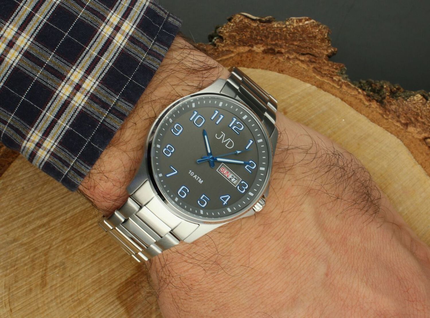 JVD JE611.7 – męski zegarek kwarcowy z japońskim mechanizmem Miyota, srebrną kopertą, metalowym paskiem, oknem datownika i wodoszczelnością 10 ATM.1.jpg