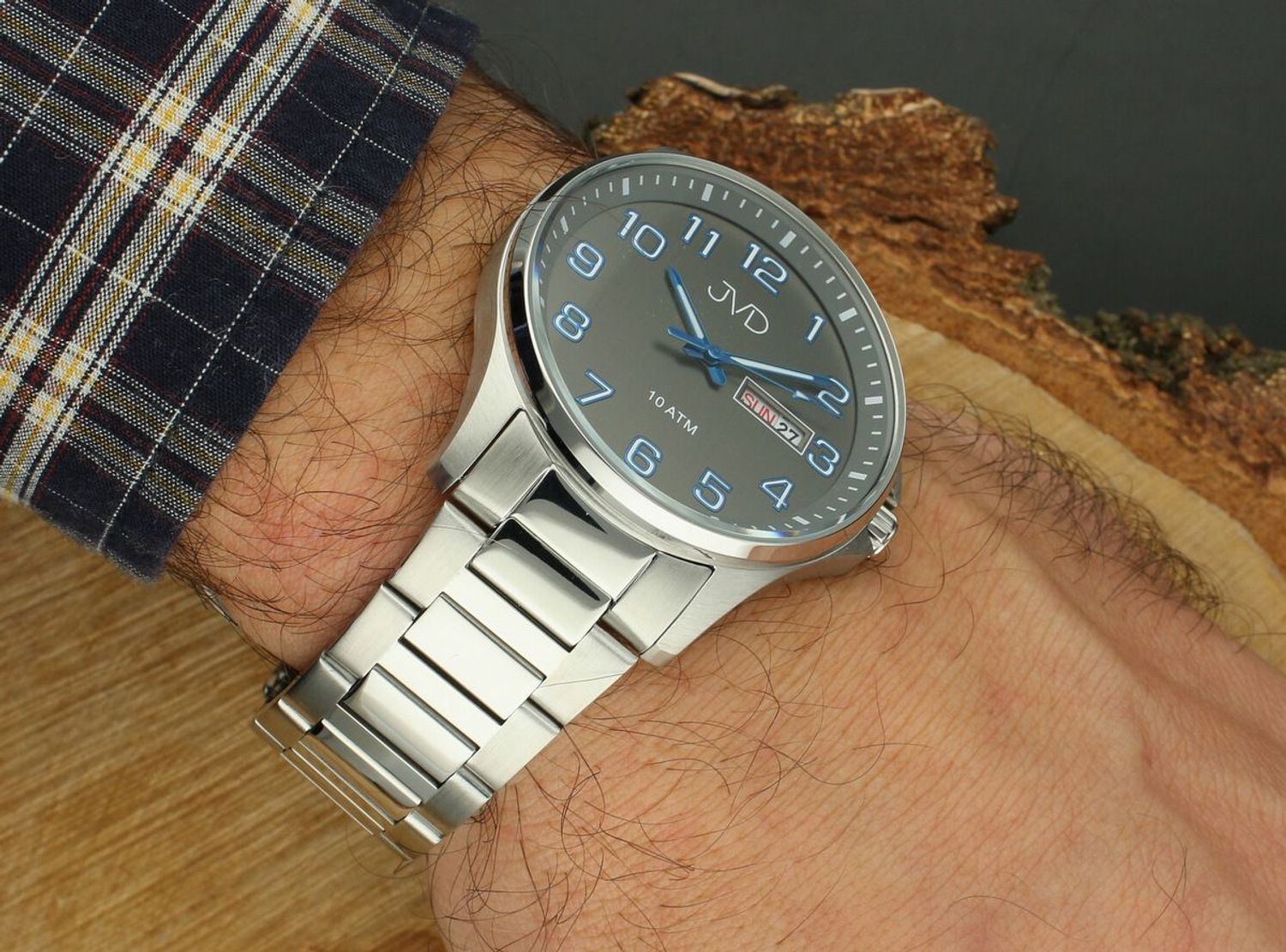 JVD JE611.7 – męski zegarek kwarcowy z japońskim mechanizmem Miyota, srebrną kopertą, metalowym paskiem, oknem datownika i wodoszczelnością 10 ATM.1.jpg