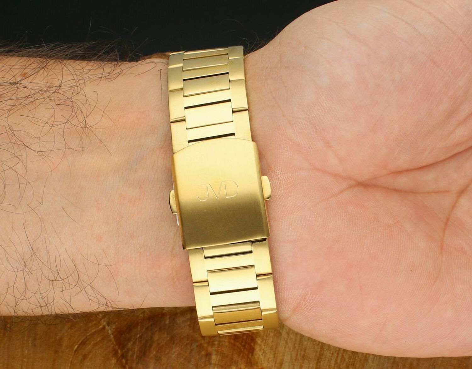 Zegarek Męski JVD JE611.8 - złota koperta, stalowa bransoleta, okno datownika główne.jpg