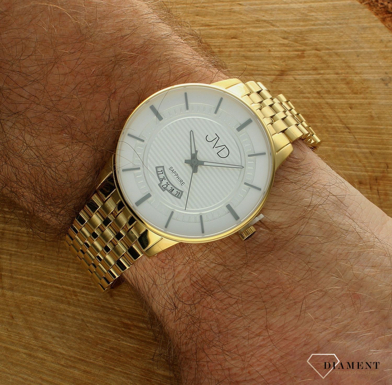 Zegarek męski JVD na bransolecie w złotym kolorze szafirowe szkło JE613.2. Męski zegarek na bransolecie. Zegarek męski z szafirowym szkłem. Zegarek męski JVD w złotym kolorze. Zegarek na bransolecie z czytelną tarczą. Męski zegarek na prezent (1).jpg