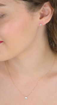 Złote kolczyki JE6903Y z 20 diamentami 0,16ct GHSI. Próba 585, waga 0,90 g, średnica 4 mm. Eleganckie, lekkie i wygodne – zapięcie na sztyft (2).JPG