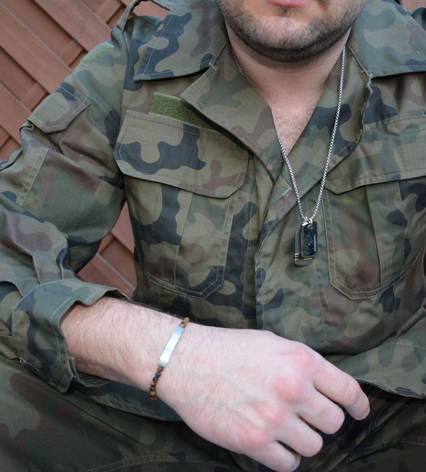 Bransoletka męska z koralików tygrysie oko. Bransoletka męska na sznureczku, ze stalowym elementem w postaci gładkiej blaszki. Biżuteria męska.  (2).jpg