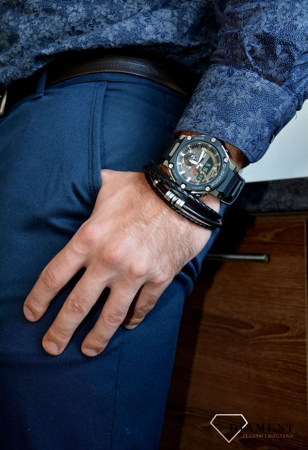 bransoletka męska fossil to czarna skórzana bransoletka na męską rękę JF03183040.jpg