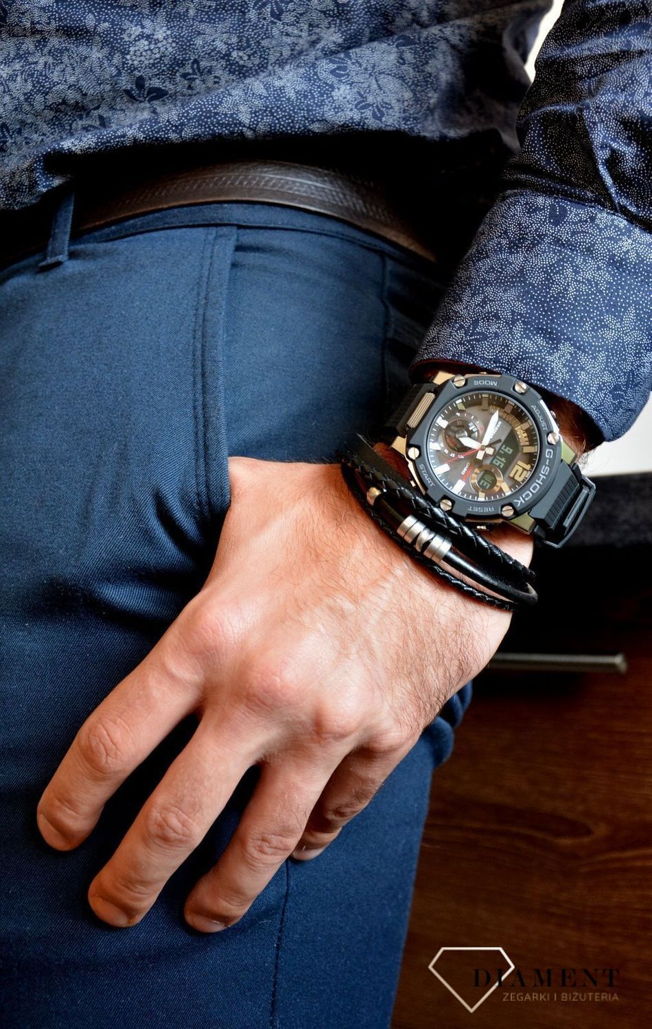 bransoletka męska fossil to czarna skórzana bransoletka na męską rękę JF03183040.jpg