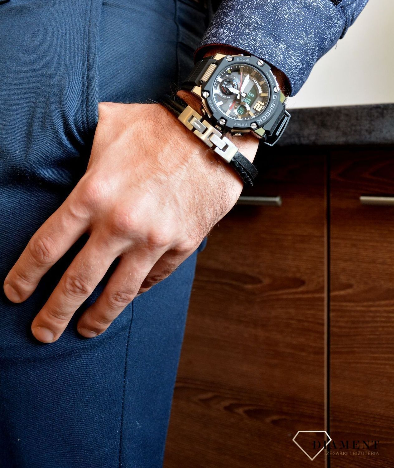 bransoletka męska fossil to czarna skórzana bransoletka na męską rękę JF03183040.jpg