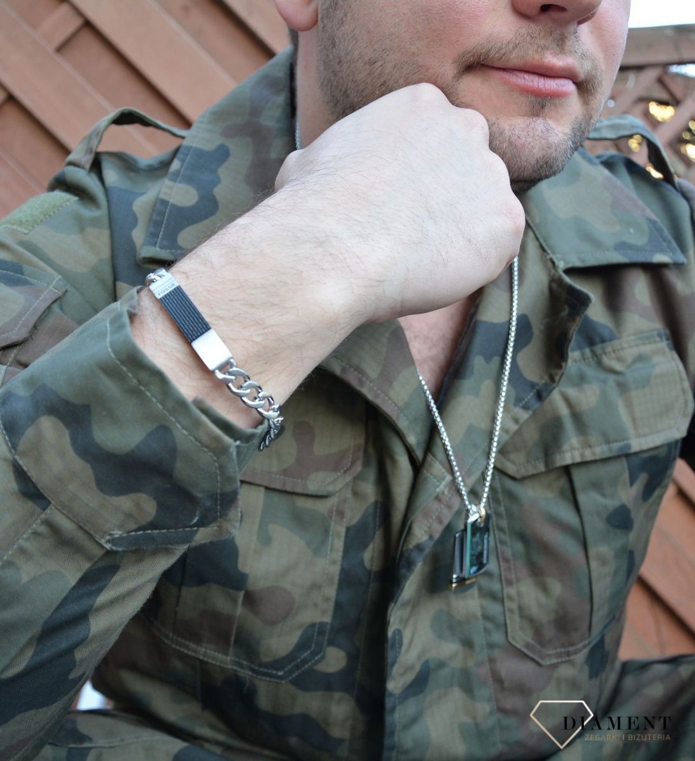 Bransoletka męska wykonana z wysokiej jakości stali w kolorze srebrnym z czarnym elementem ozdobnym. Biżuteria męska. Bransoleta męska. Prezent dla mężczyzny.  (1).jpg