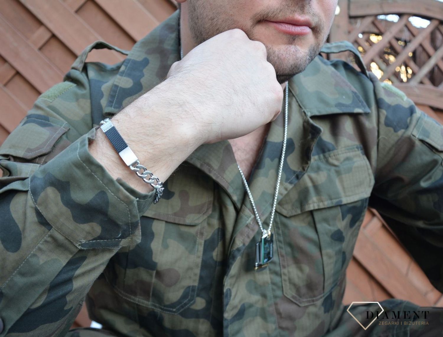 Bransoletka męska wykonana z wysokiej jakości stali w kolorze srebrnym z czarnym elementem ozdobnym. Biżuteria męska. Bransoleta męska. Prezent dla mężczyzny.  (1).jpg