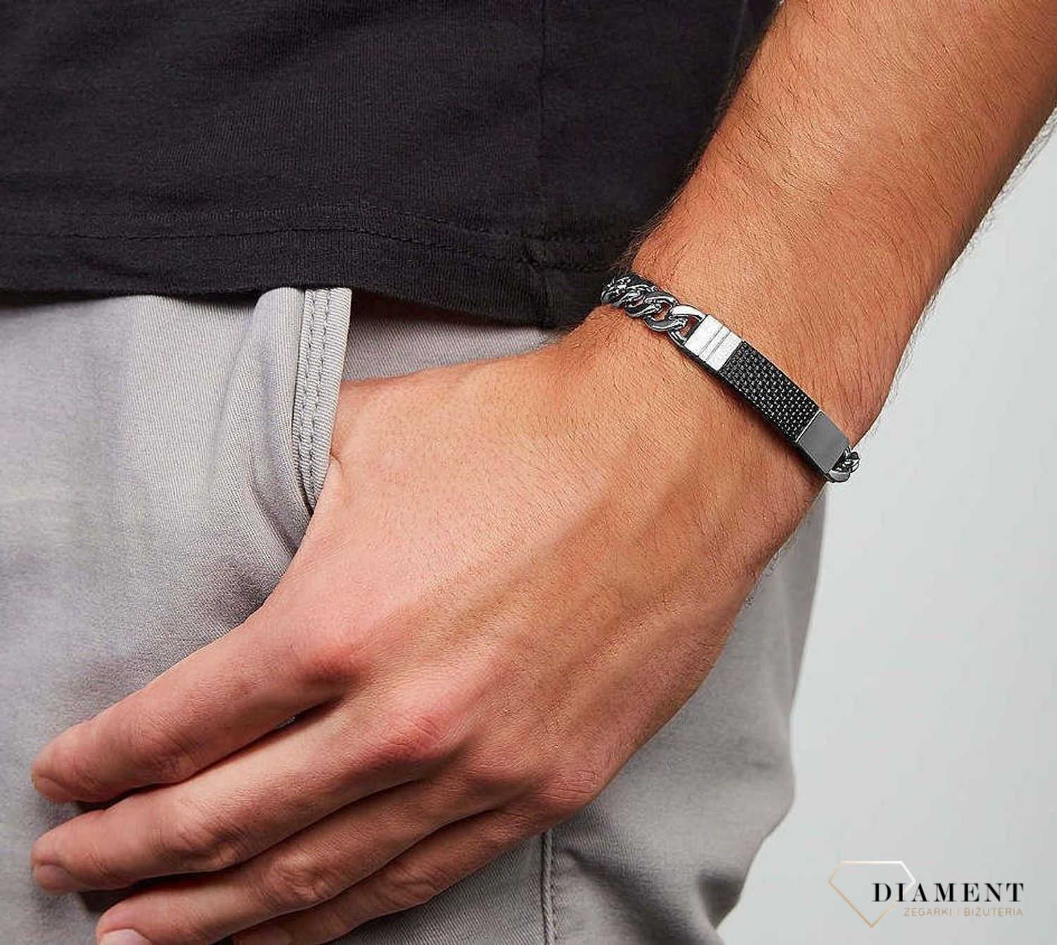 Bransoletka męska wykonana z wysokiej jakości stali w kolorze srebrnym z czarnym elementem ozdobnym. Biżuteria męska. Bransoleta męska. Prezent dla mężczyzny.  (1).jpg