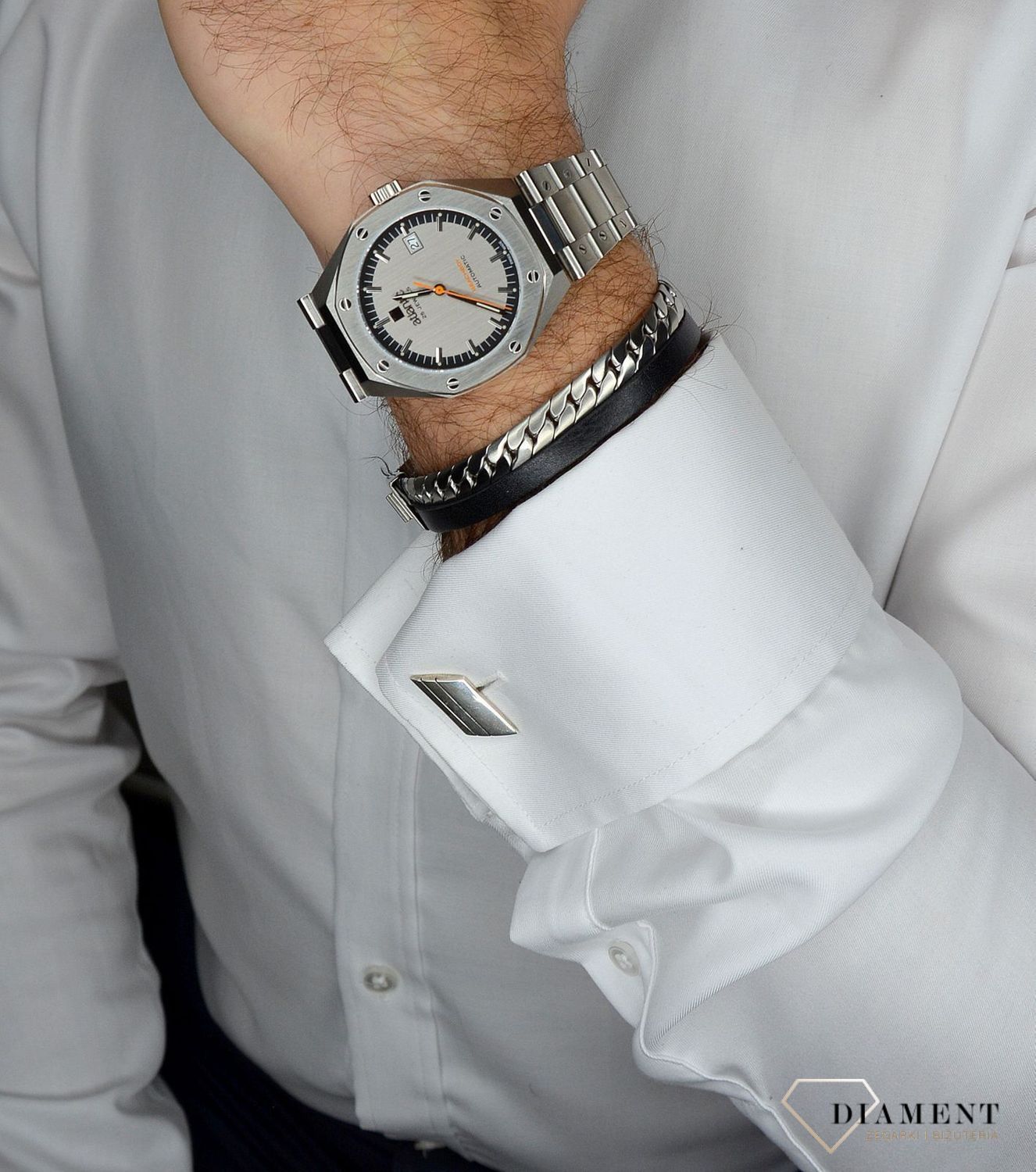 Bransoletka męska Fossil ze skóry naturalnej i stalową bransoletą JF03634040. Bransoletka męska Fossil. Bransoletka męska ze skóry naturalnej w kolorze czarnym oraz stalową bransoletą, razem tworzą modne połączenie..jpg