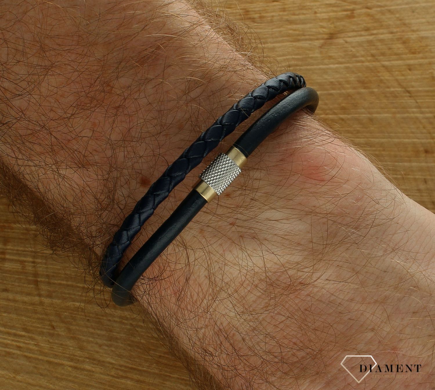 Bransoletka męska Fossil granatowe rzemyki JF04703998. Męska biżuteria. Męska bransoletka. Bransoletka męska z rzemyków. Bransoletka męska Fossil na prezent. Męska bransoletka na rzemykach granatowa..jpg