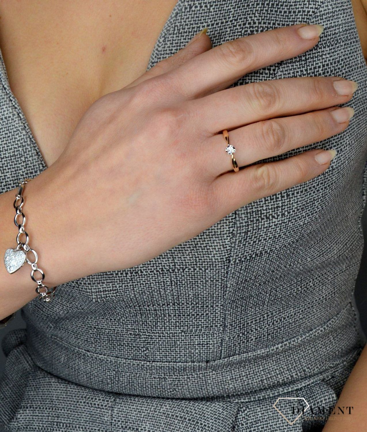 Bransoletka damska Fossil  JFS00153040 z sercem i cyrkoniamii.jpg