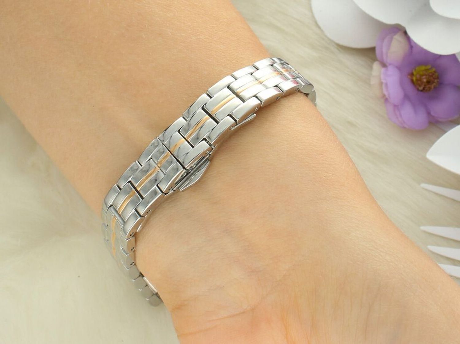 Zegarek damski JG1030.2 JVD ze stalową kopertą z powłoką IPRose, szkłem mineralnym hartowanym i japońskim mechanizmem Miyota. Elegancki, biżuteryjny zegarek z funkcją daty i wodoszczelnością 1.jpg