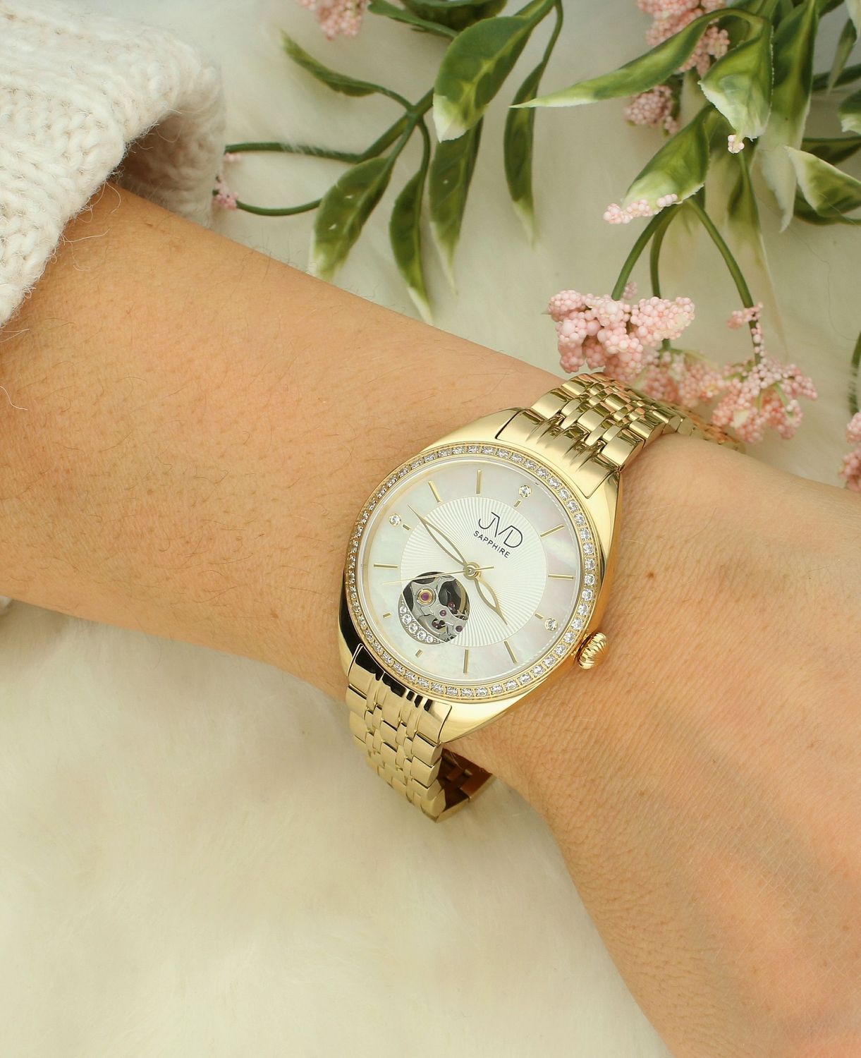 Zegarek damski automatic JVD JG1034.2,posiada mechanizm mechaniczny wyposażony dodatkowo w urządzenie nazywane automatycznym naciągiem. Głównym elementem tego urządzenia jest wahnik. Automatyczny naciąg pozwala wykorzyst.jpg