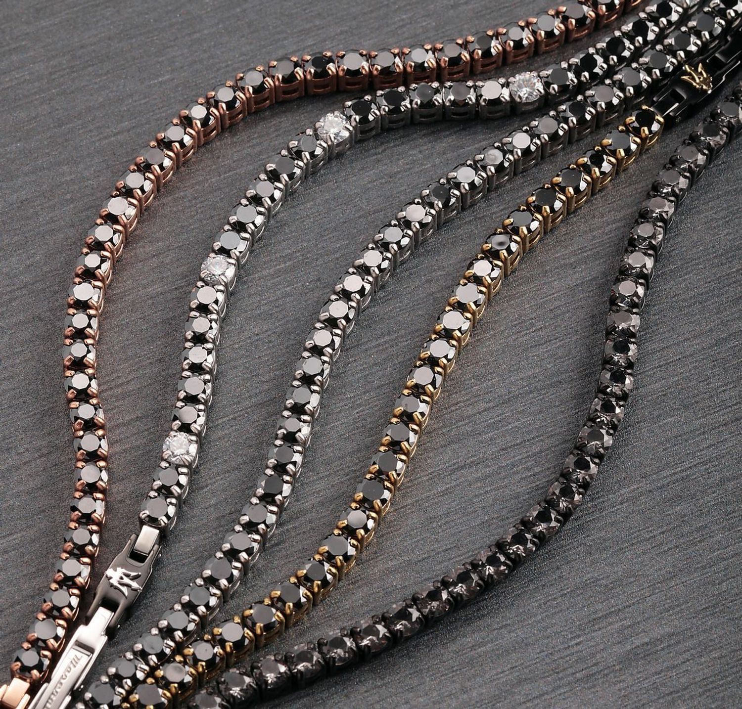 Złota bransoletka męska Maserati z czarnymi kamieniami JM222AVC01 stal.👍Bransoletki męskie Maserati 🎁 Bransoletki z grawerem Maserati (2).jpg