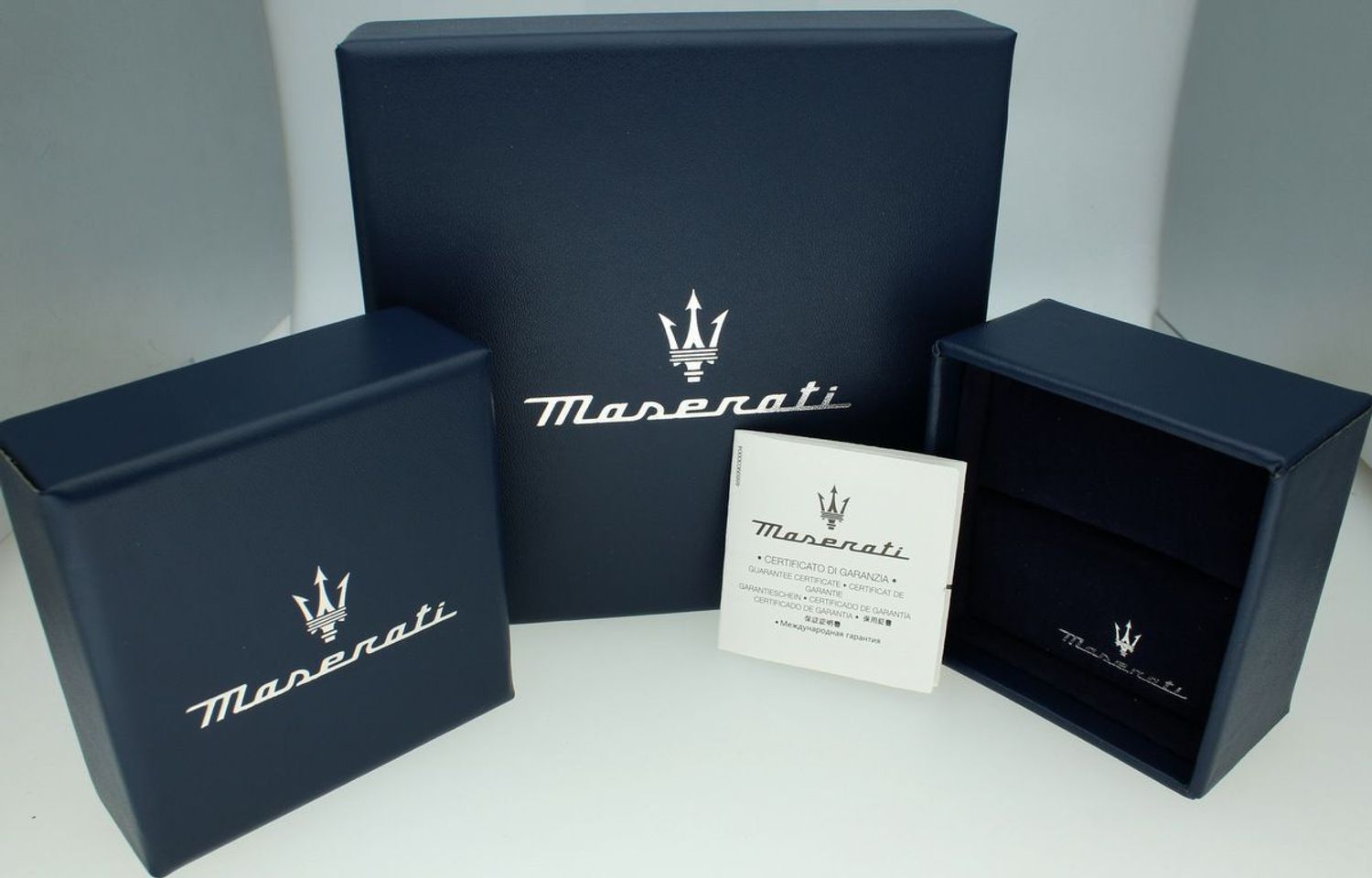 Stalowy naszyjnik męski Maserati nieśmiertelnik z logo JM222AVD02. Stalowy naszyjnik męski Maserati. Naszyjnik stalowy Maserati. Naszyjnik z nieśmiertelnikiem Maserati. Naszyjnik męski na prezent.  (2).jpg