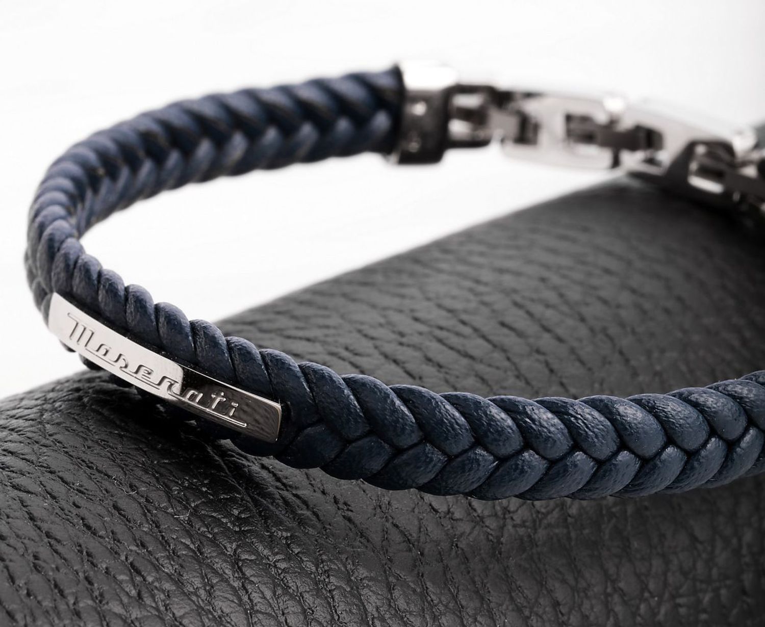 Bransoletka męska Maserati skórzana granatowa plecionka JM222AVE04👍Bransoletki męskie Maserati 🎁 Bransoletki z grawerem Maserat (1).jpg