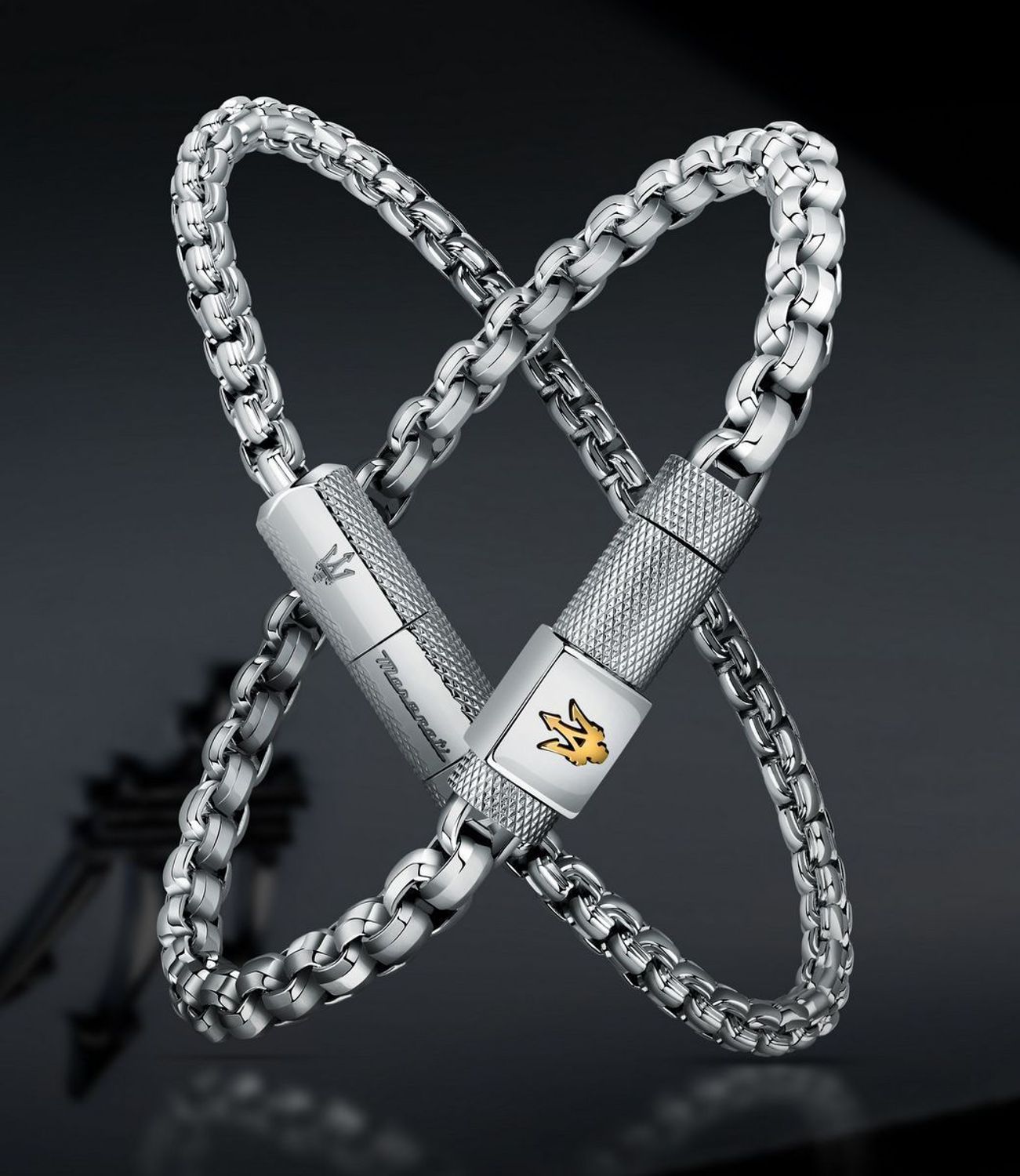 Bransoletka męska stalowa Maserati srebrna z logo i elementem ozdobnym JM223ATK25. Męska bransoletka Maserati. Bransoletka męska z logo. Bransoletka męska Maserati. Bransoletka włoskiej marki Maserati na prezent dla mężczyzny..jpg