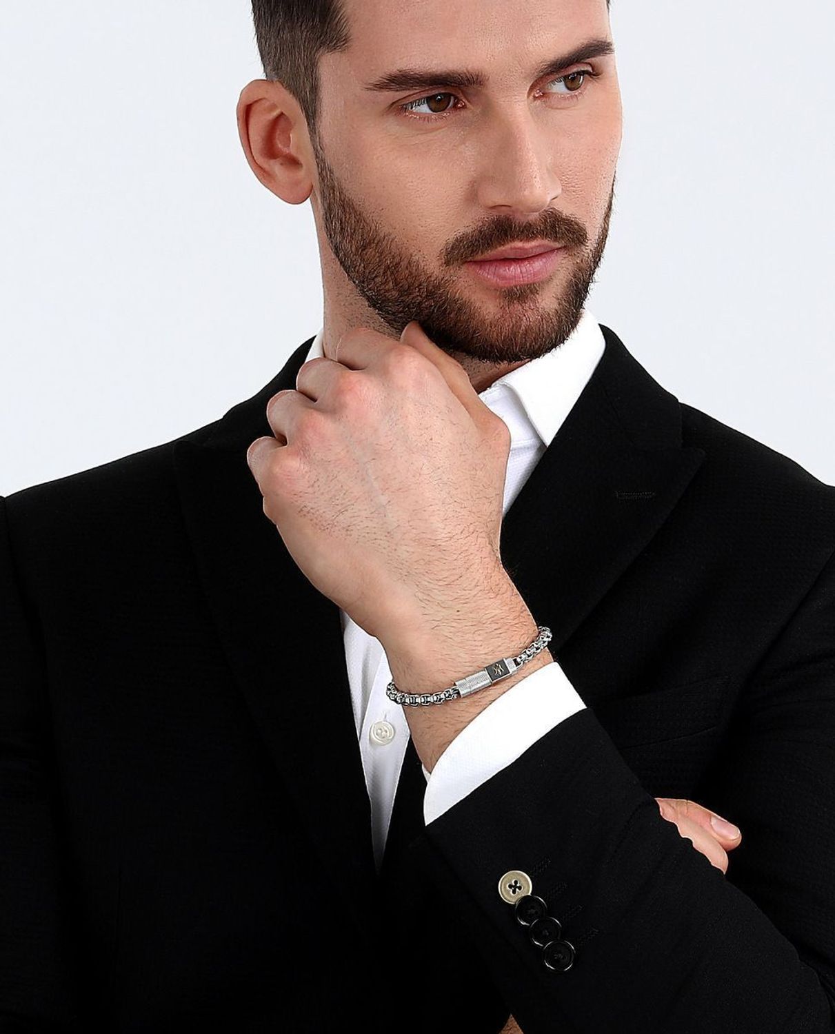 Bransoletka męska stalowa Maserati srebrna z logo i elementem ozdobnym JM223ATK25. Męska bransoletka Maserati. Bransoletka męska z logo. Bransoletka męska Maserati. Bransoletka włoskiej marki Maserati na prezent dla mężczyzny..jpg