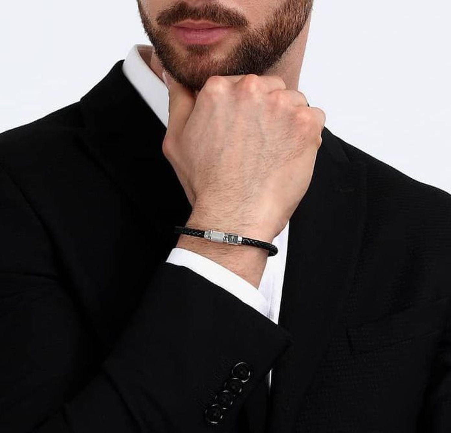 Bransoletka męska Maserati skórzana czarna plecionka JM223AVE17. Męska bransoletka Maserati. Bransoletka męska z logo. Bransoletka męska Maserati. Bransoletka włoskiej marki Maserati na prezent dla mężczyzny..jpg