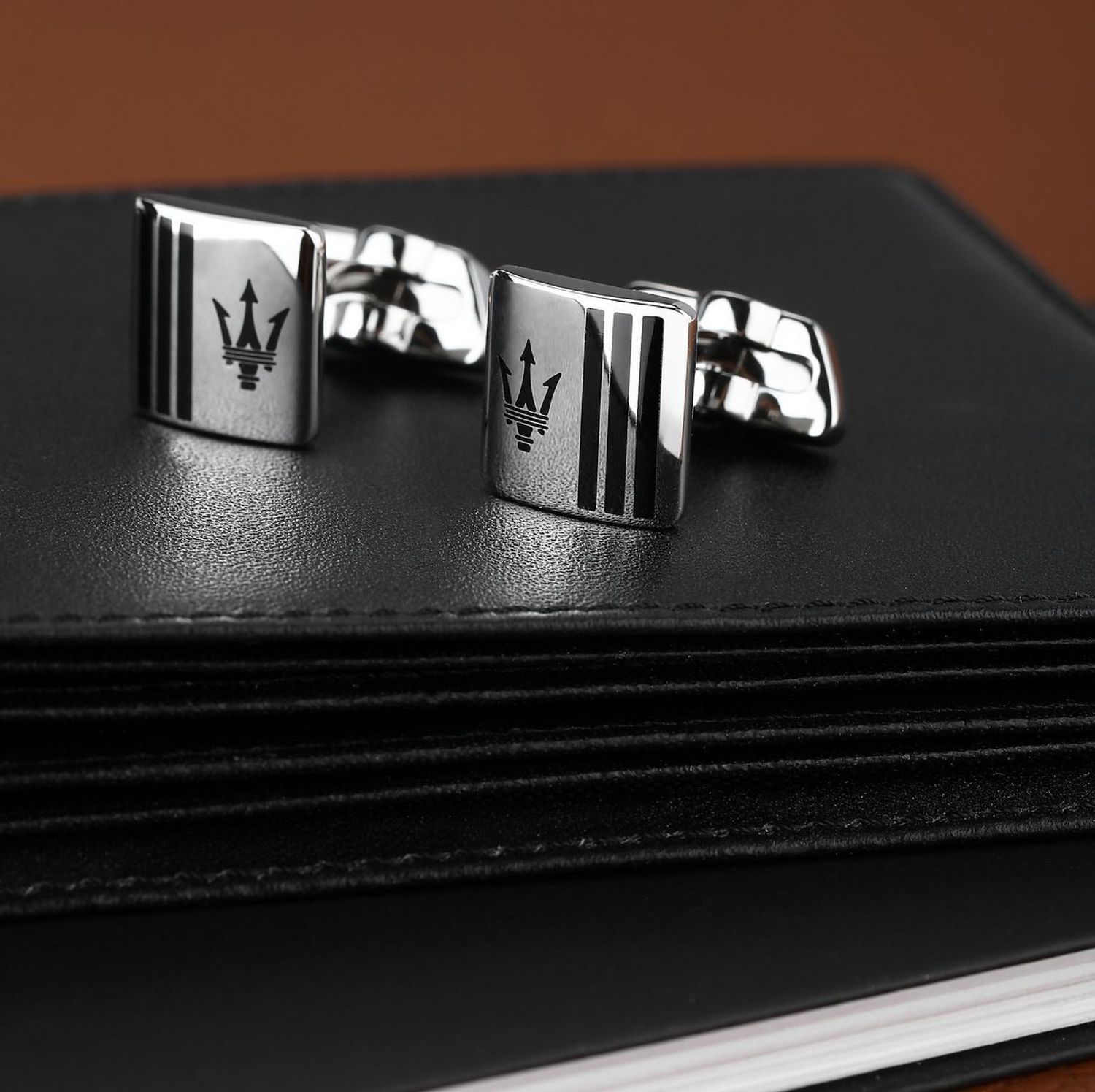 Stalowe spinki do mankietów Maserati z logo JM422AVD10.🎁 Spinki do mankietów Maserati👍S (2).jpg