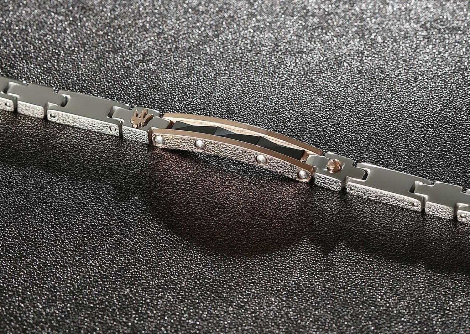 Bransoletka męska Maserati czarna ceramika różowe złoto JM423ATZ32 stal 👍Bransoletki męskie Maserati  (2).jpg