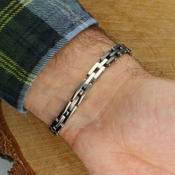 Stylowa bransoleta męska Maserati Ceramic JM425ATZ64 ze stali szlachetnej i ceramiki. Regulowana długość, nowoczesny design, idealna na prezent.3.jpg