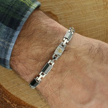 Stylowa bransoleta męska Maserati Ceramic JM425ATZ69 ze stali szlachetnej i ceramiki, z wyraźnym logo marki. Regulowana długość i zapięcie na zatrzask.3.jpg