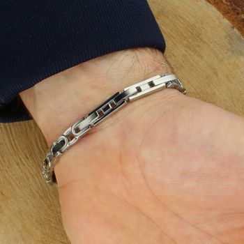 Męska bransoleta Maserati JM425AVD98 – stalowa, srebrno-czarna, trójząb Maserati zapięcie.jpg