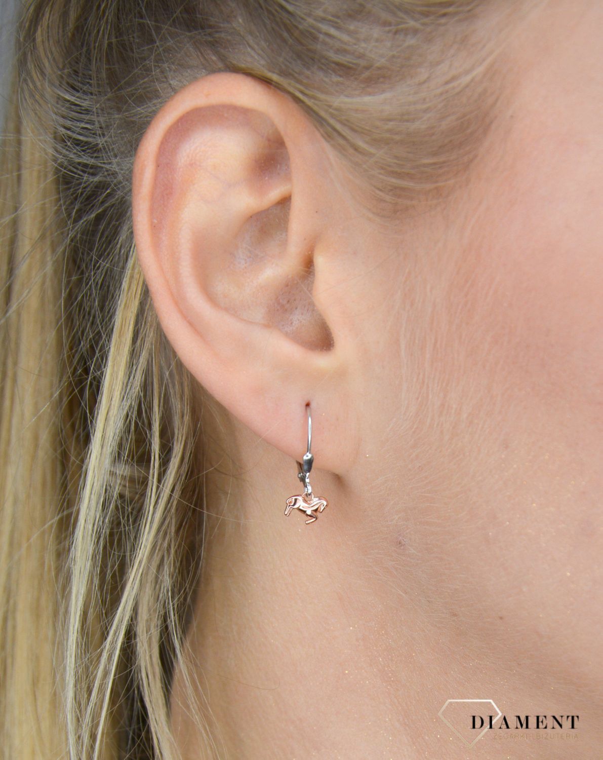 Kolczyki srebrne pozłacane koniki różowe złoto JMAD0002BE00.jpg