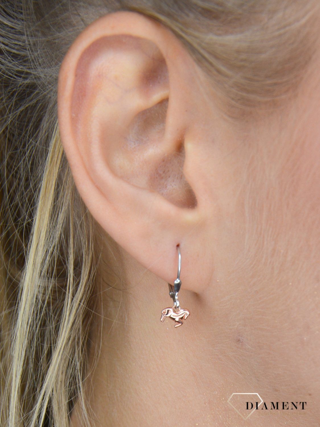 Kolczyki srebrne pozłacane koniki różowe złoto JMAD0002BE00.jpg